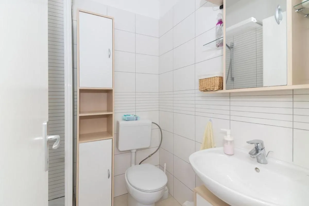 Apartment Perla Dinjiska 0*,  Croatia