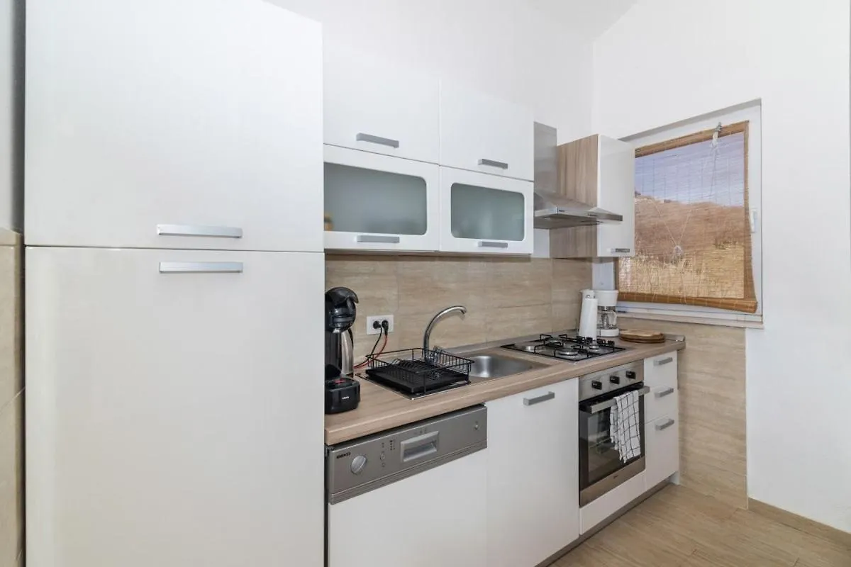 Apartment Perla Dinjiska Croatia